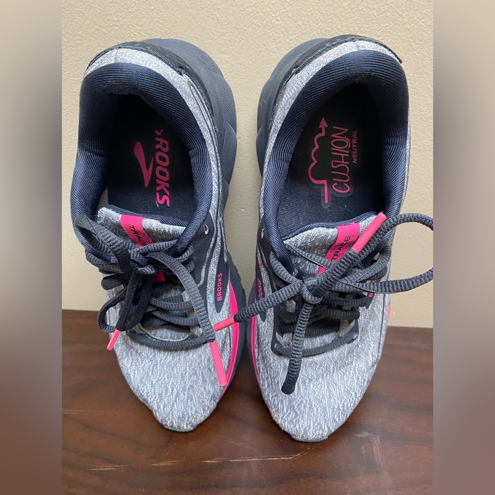 BROOKS Trace 2 running women’s shoes size: 7 code no# 1203751B038 - Picture 7 of 17